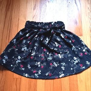 Shein Dark Floral Mini-Skirt 🌼 Size 4